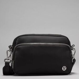 lululemon Everywhere Crossbody Bag 2L
Metal Hardware